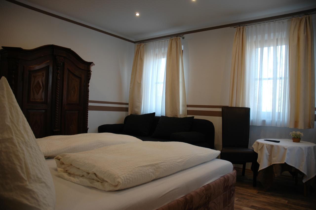 Dinkelsbühler Hof Inn 2*